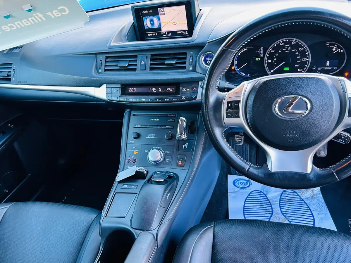 2013-lexus-ct-200h-18-premier-big-10