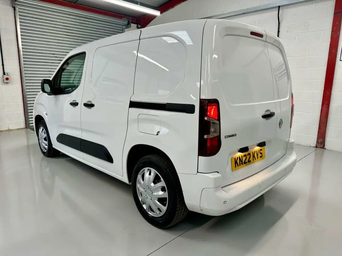 2022-vauxhall-combo-15cdti-sportive-2000-100pseu6d-big-3