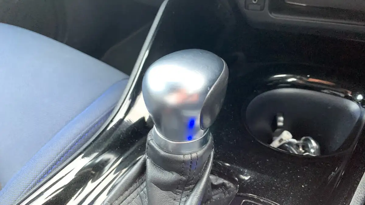2017-toyota-c-hr-18-vvt-i-dynamic-big-19