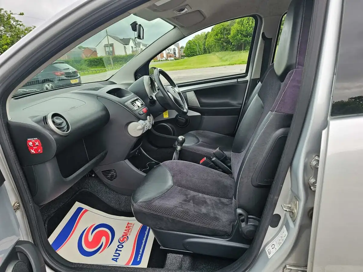 2012-toyota-aygo-10-aygo-ice-vvt-i-5d-big-9