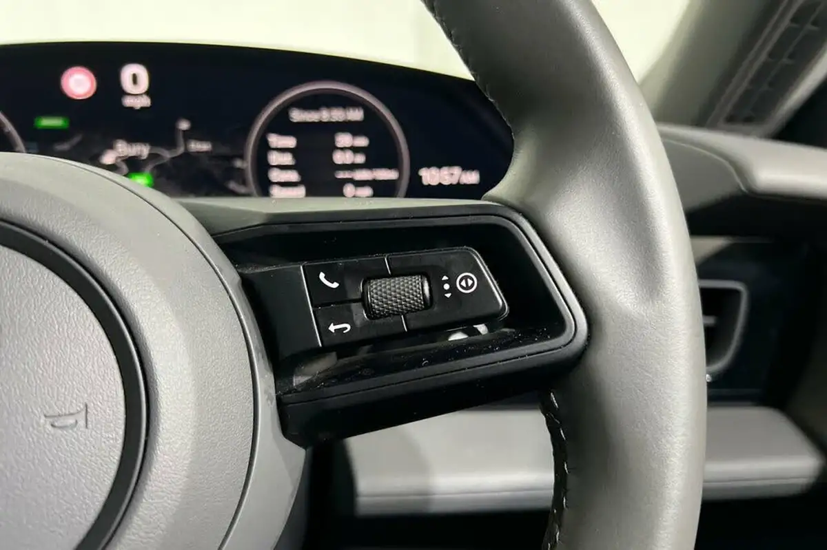 2021-porsche-taycan-e-4s-571ps-performance-battery-plus-big-25