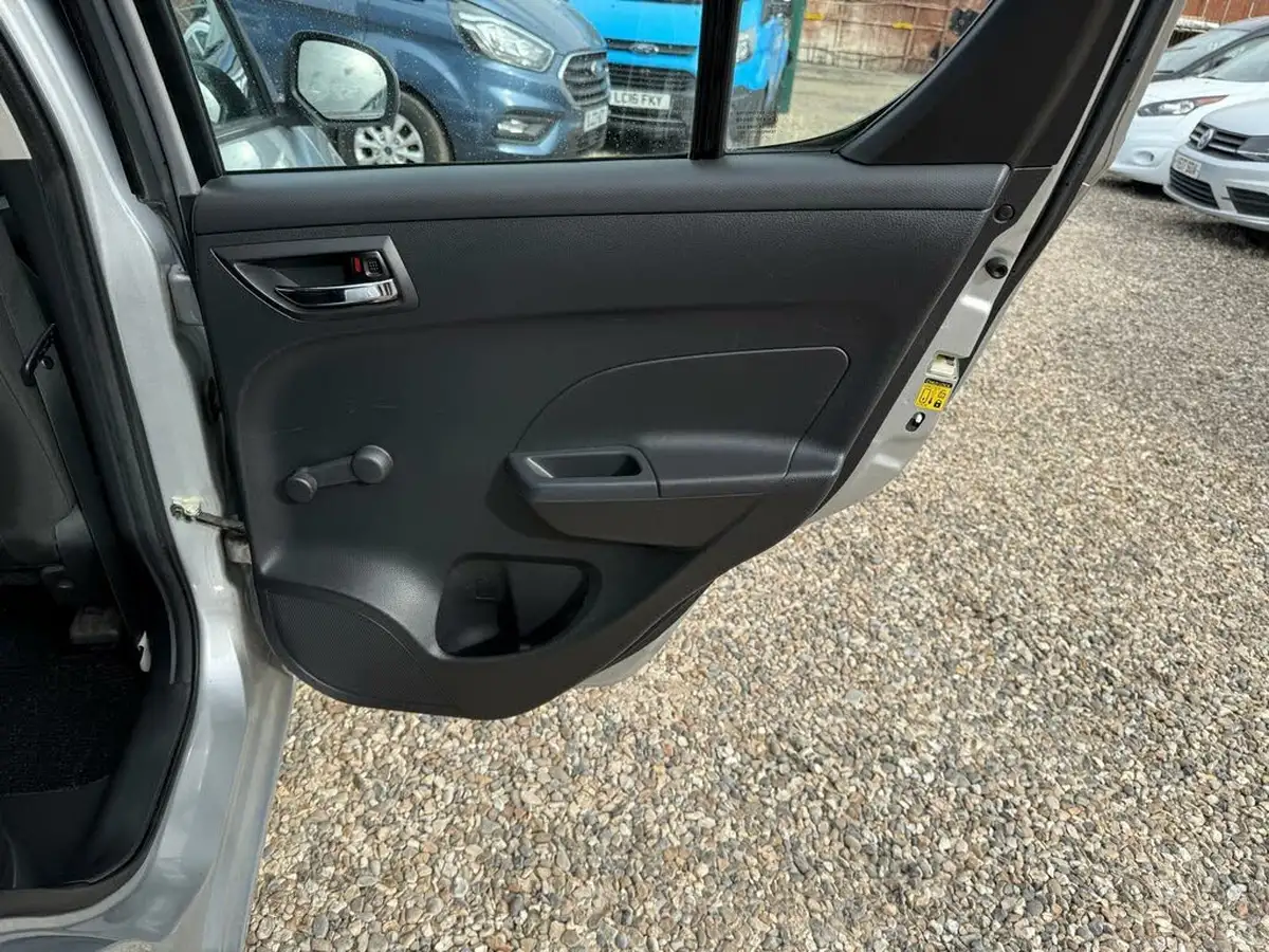 2013-suzuki-swift-12-sz2-5d-big-34