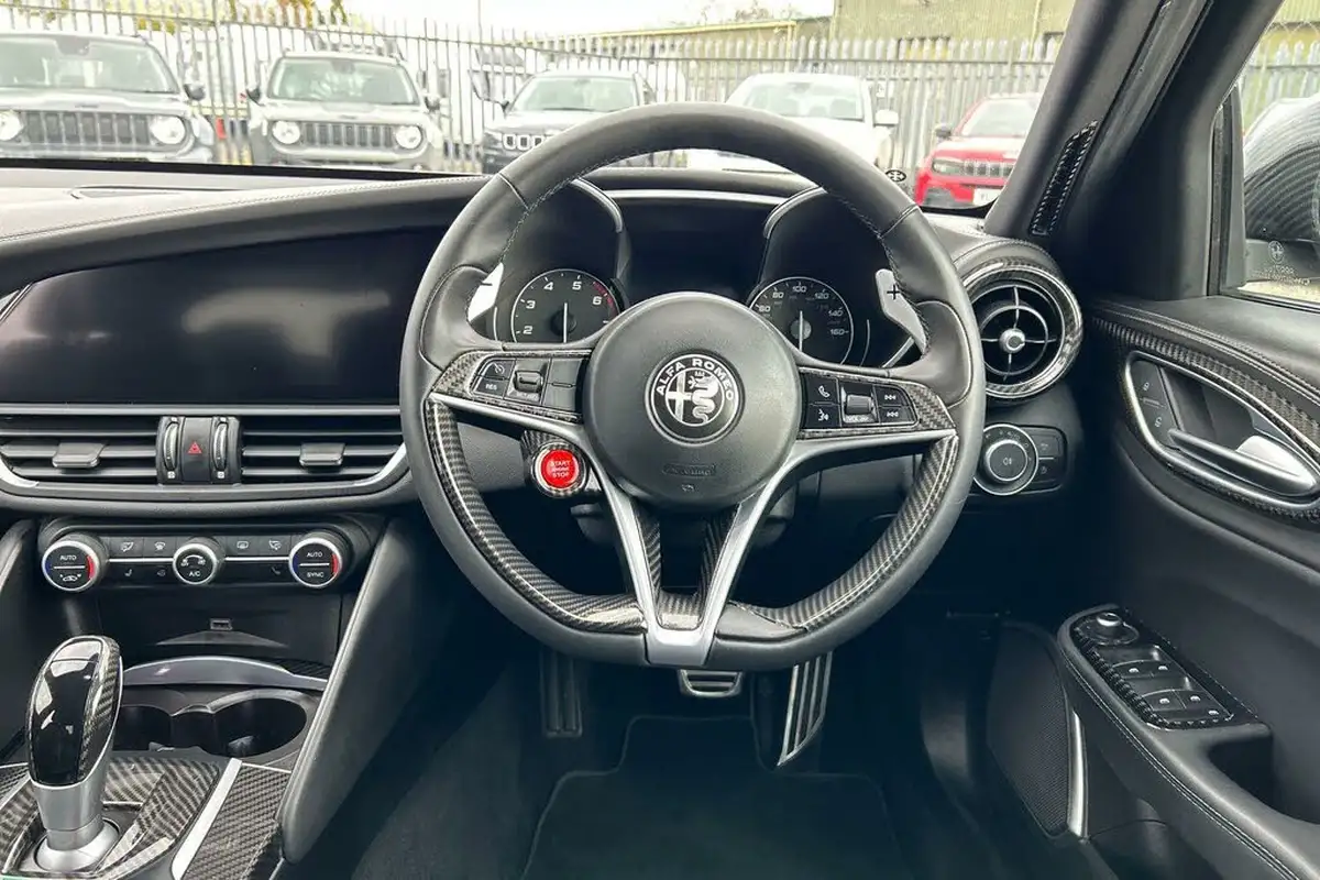2019-alfa-romeo-giulia-20-veloce-ti-big-14