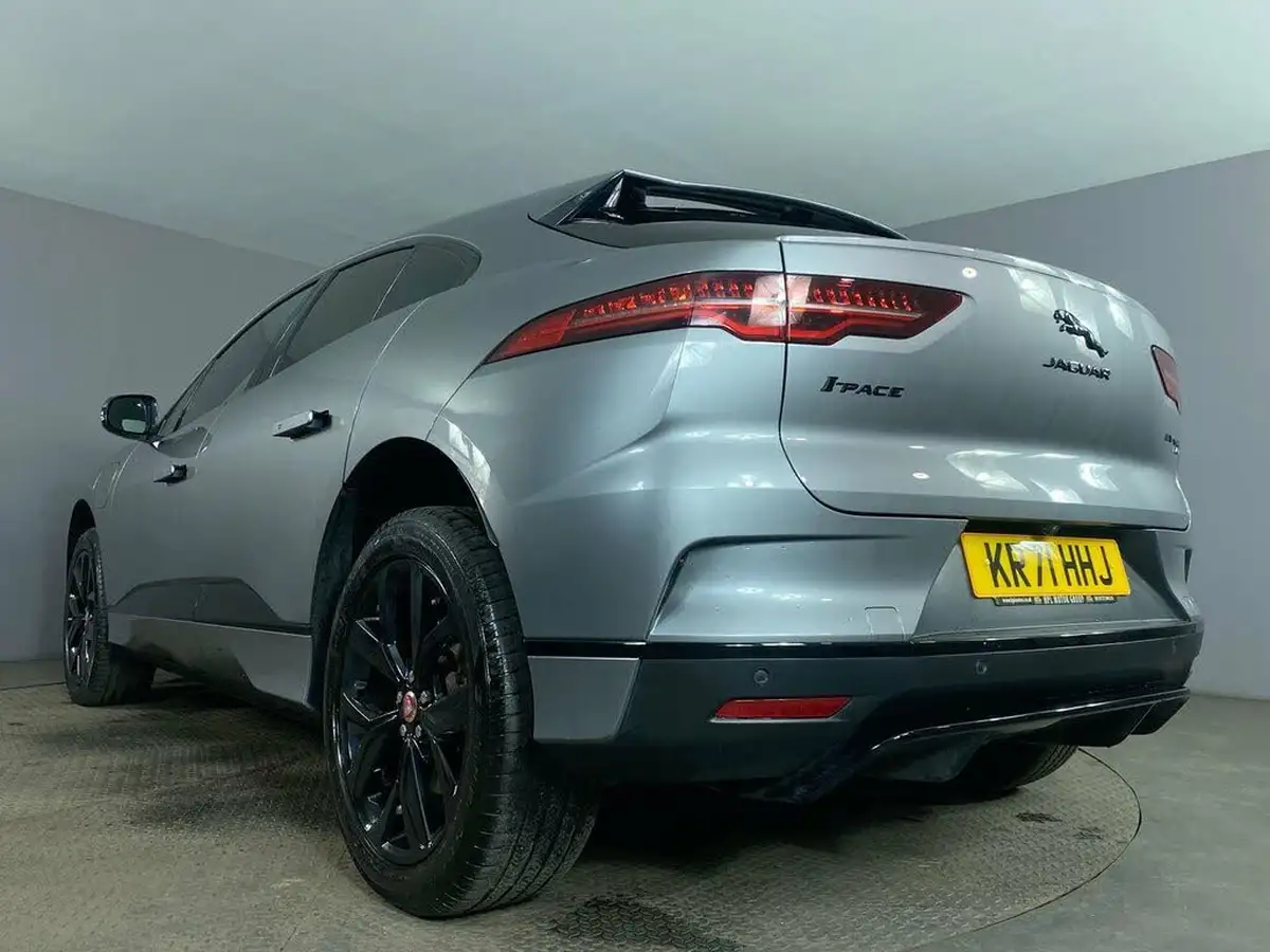 2021-jaguar-i-pace-ev400-black-big-13