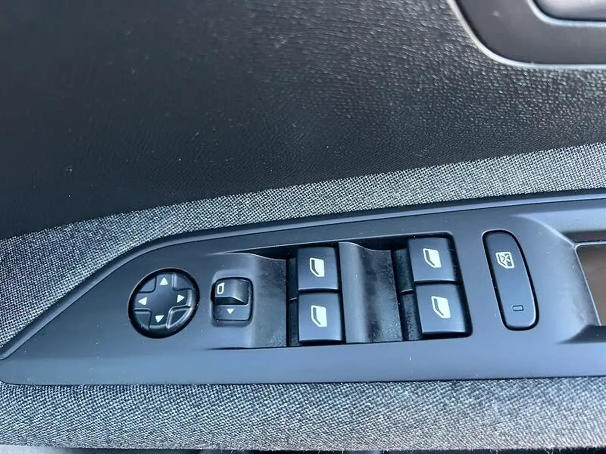 2020-peugeot-3008-suv-15-bluehdi-active-eat8-big-43