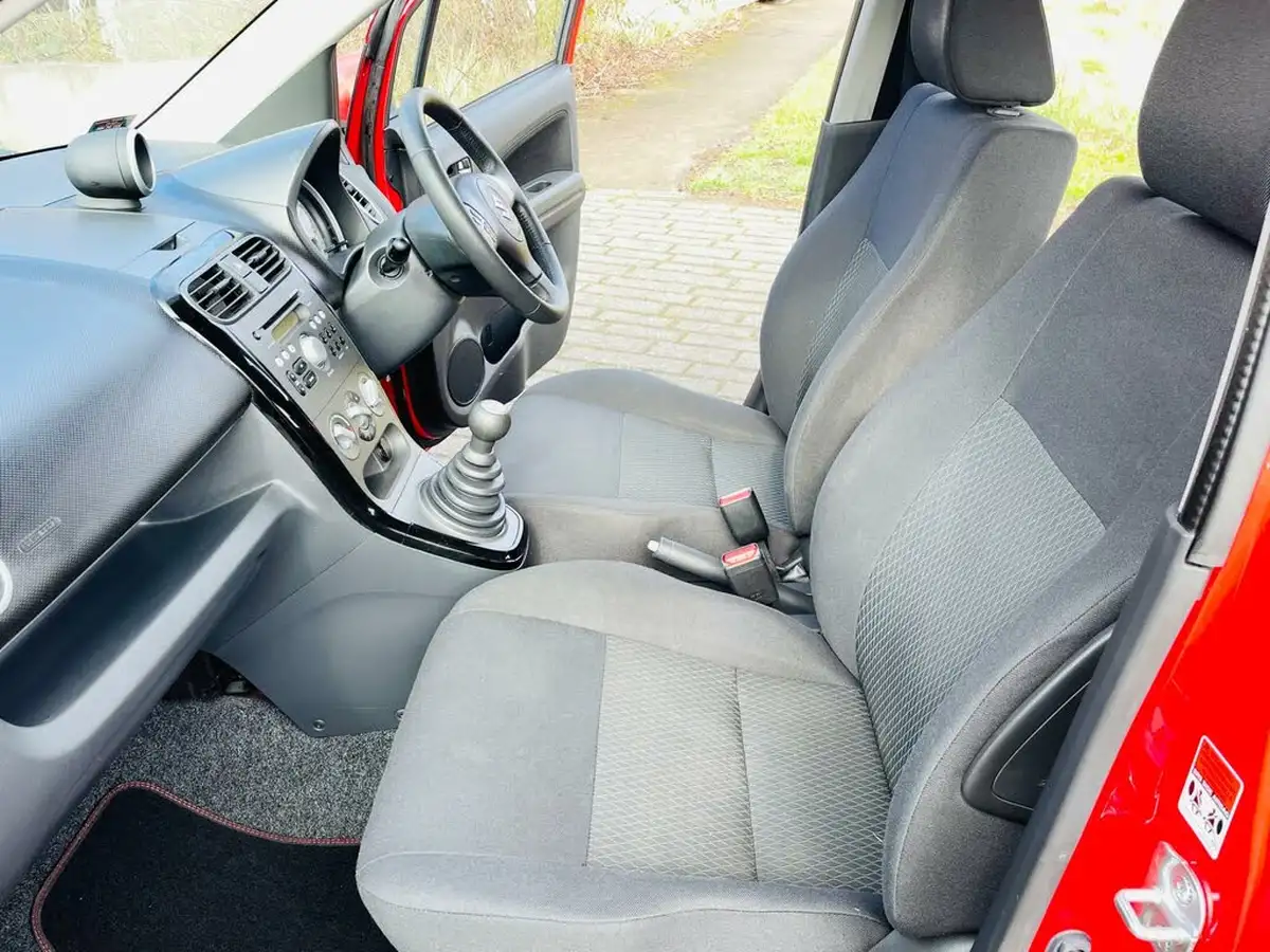 2013-suzuki-splash-12-sz3-big-17