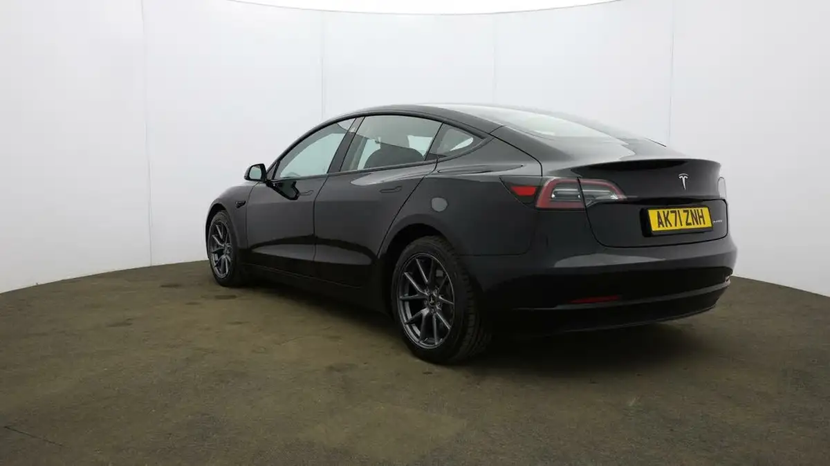 2021-tesla-model-3-e-long-range-awd-big-47