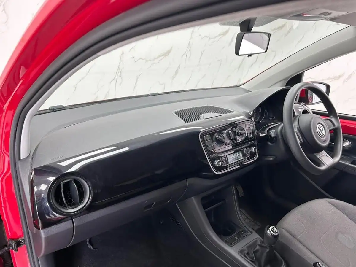 2015-volkswagen-up-10-move-up-60ps-3d-big-11