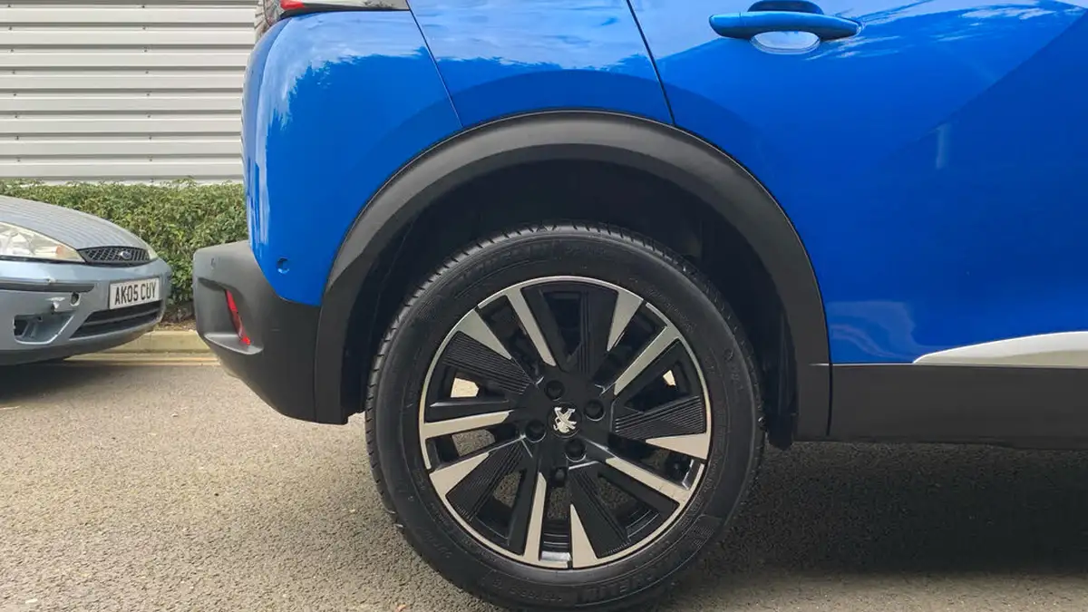 2022-peugeot-2008-suv-12-puretech-gt-premium-130bhp-big-15