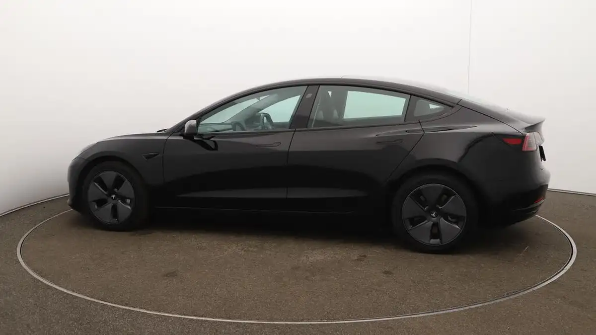 2022-tesla-model-3-e-long-range-big-49