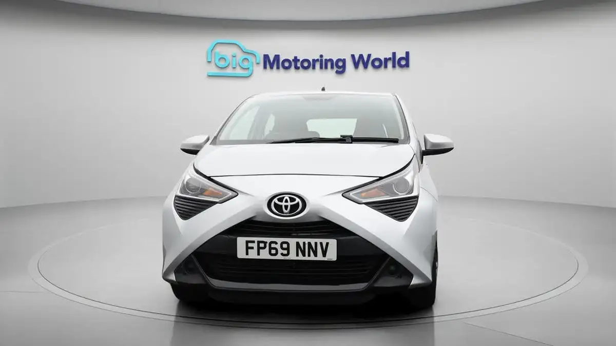 2019-toyota-aygo-10-vvt-i-x-play-big-2
