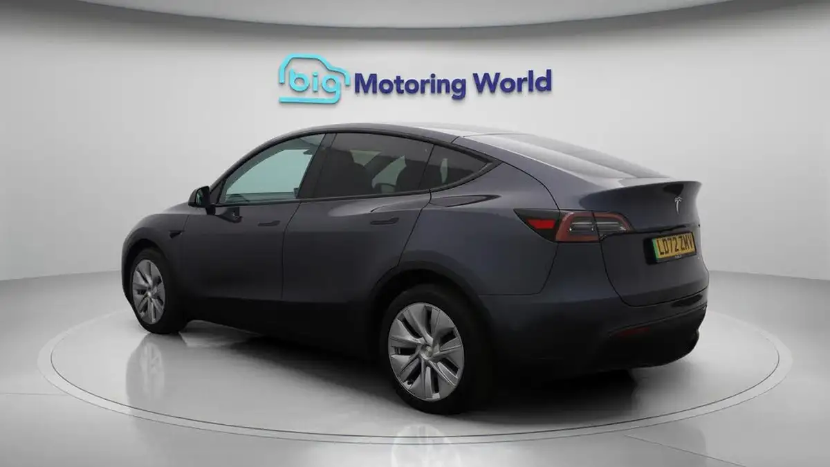 2022-tesla-model-y-e-long-range-big-5