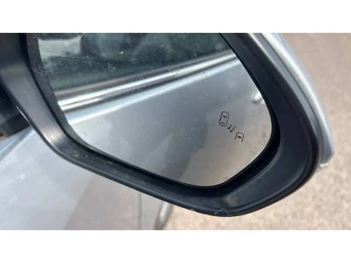 2022-toyota-yaris-15-vvt-i-excel-big-24