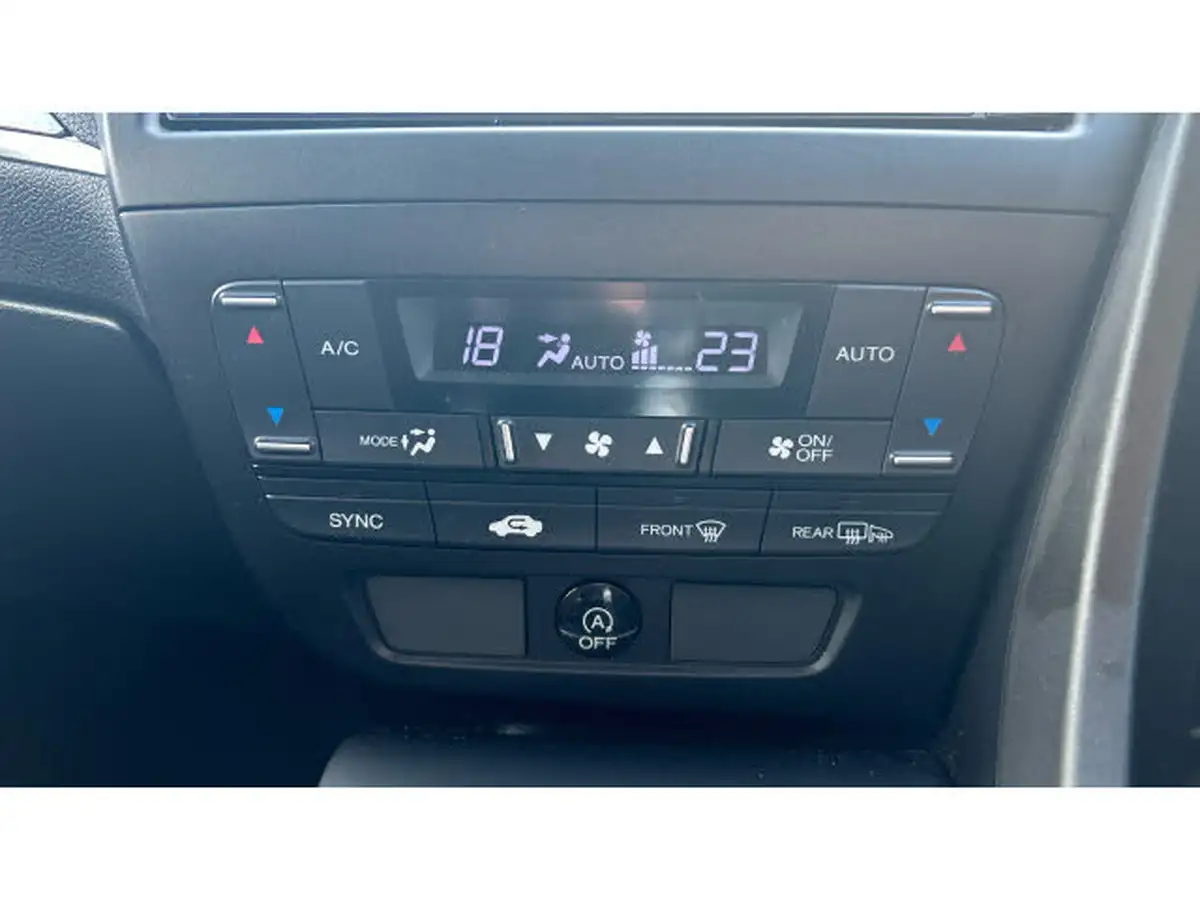 2015-honda-civic-18-se-plus-honda-connect-with-navi-hatchback-big-38