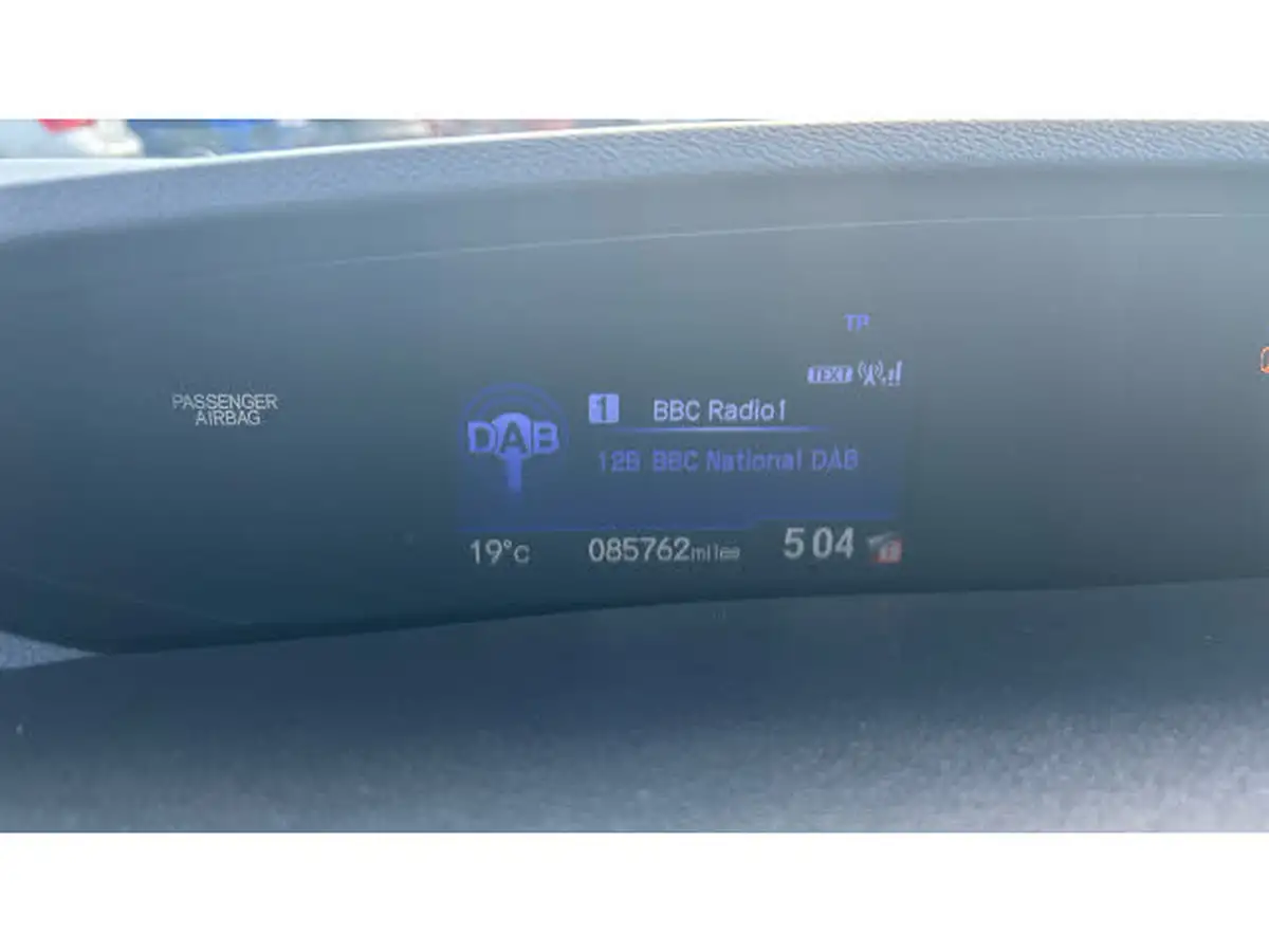 2015-honda-civic-18-se-plus-honda-connect-with-navi-hatchback-big-10