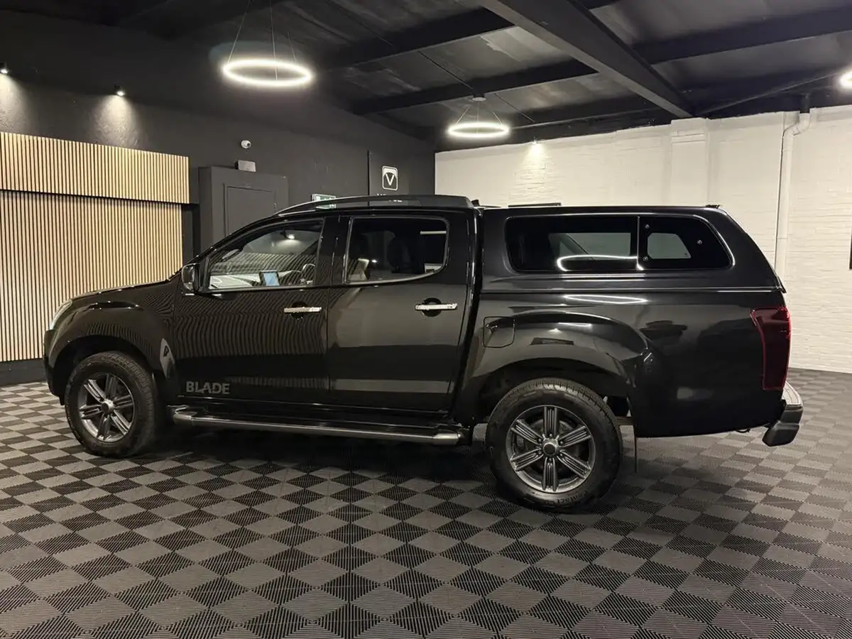 2017-isuzu-d-max-19td-blade-big-13