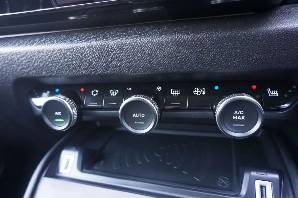 2021-citroen-c4-e-shine-plus-big-16
