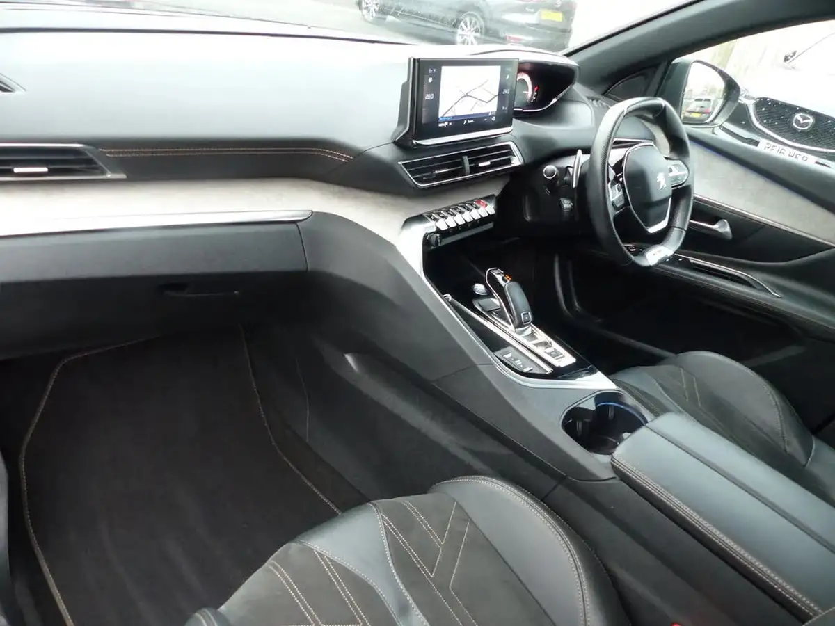 2021-peugeot-3008-suv-12-puretech-gt-eat8-big-6