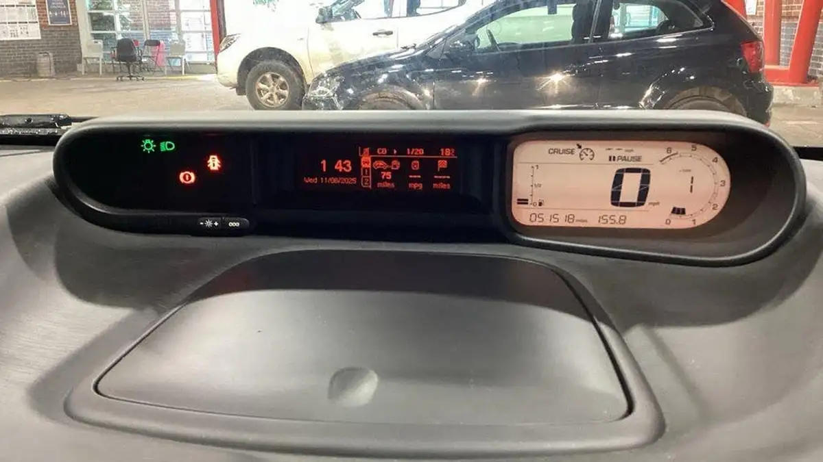 2015-citroen-c3-picasso-16-exclusive-etg6-big-14