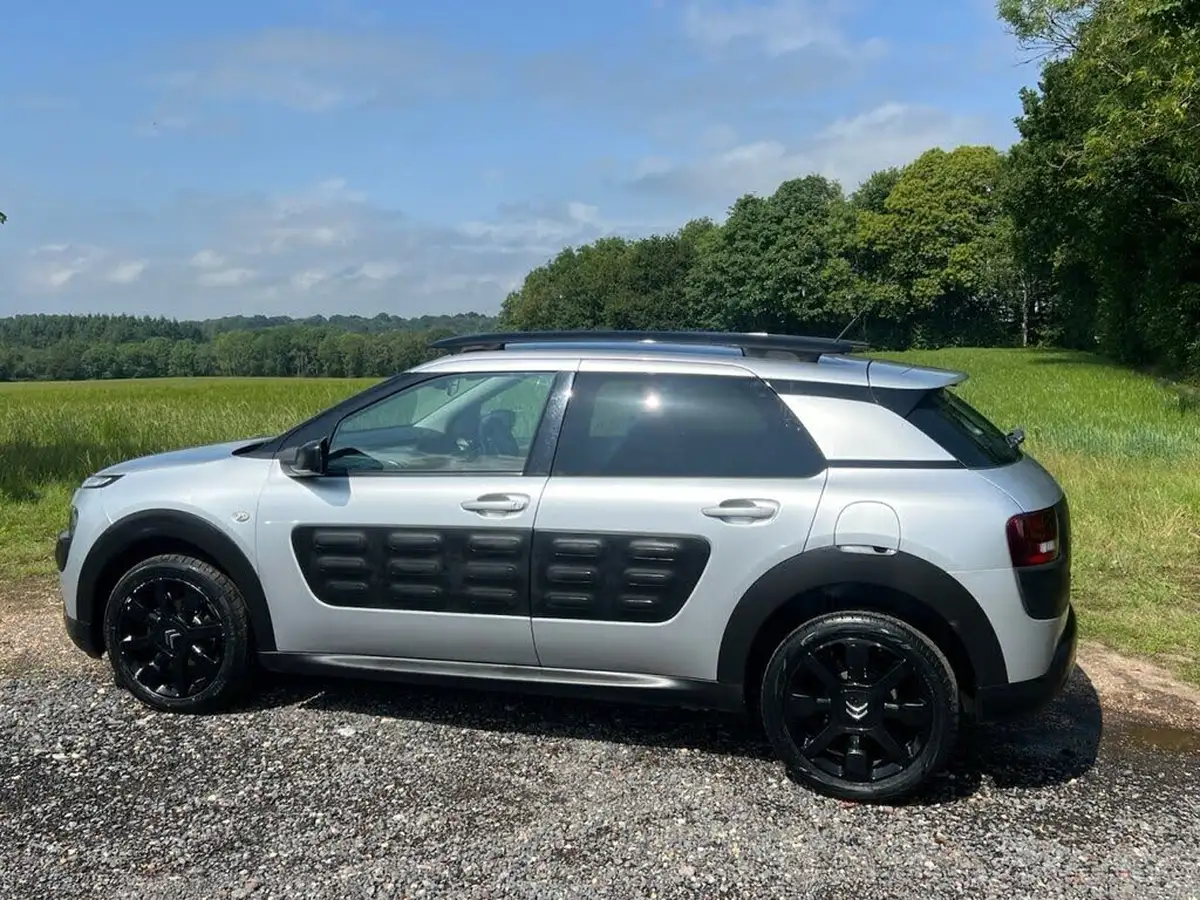2016-citroen-c4-cactus-12-puretech-flair-110ps-ss-big-15
