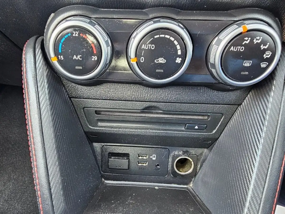2016-mazda-mazda2-15-sport-nav-90ps-big-20