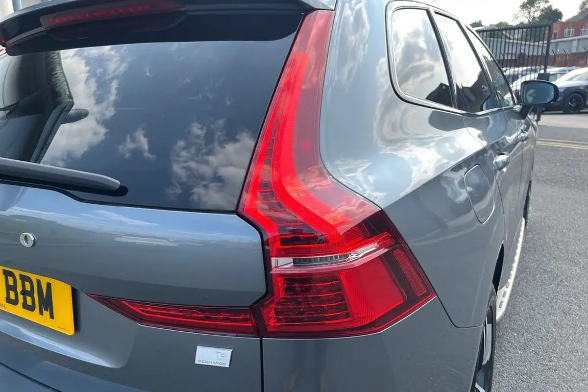 2021-volvo-xc60-20-t6-r-design-340bhp-big-19