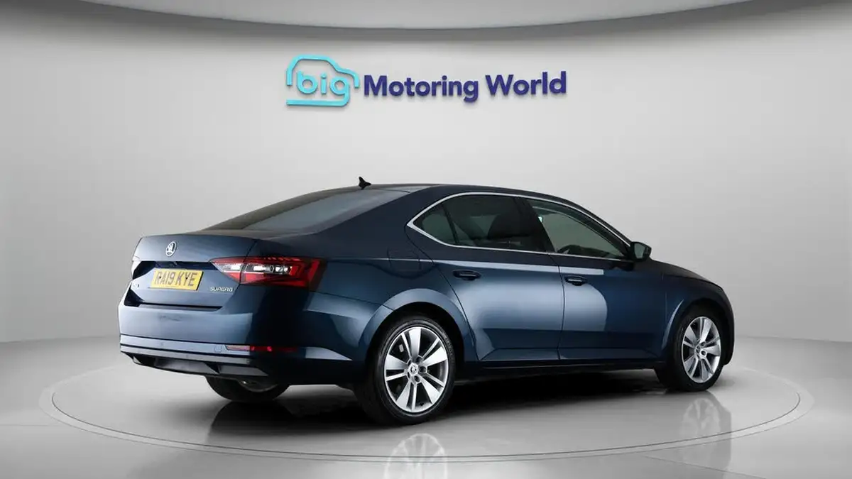 2019-skoda-superb-20tdi-se-l-executive-150ps-hatchback-big-6