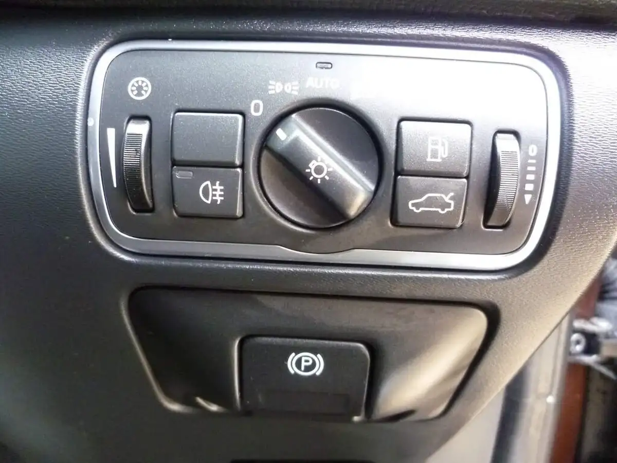 2016-volvo-xc60-20td-d4-se-nav-geartronic-big-32
