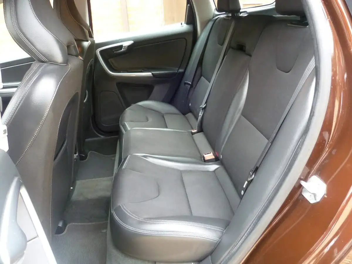 2016-volvo-xc60-20td-d4-se-nav-geartronic-big-36