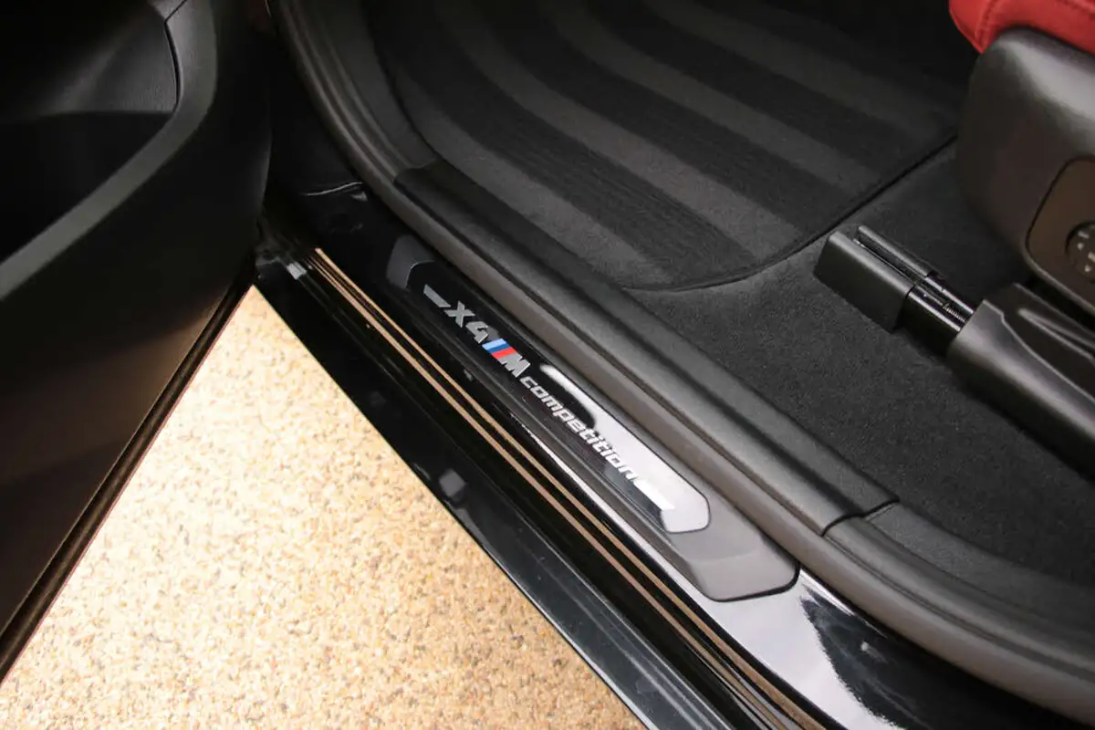 2021-bmw-x4-30-m-competition-sport-big-46