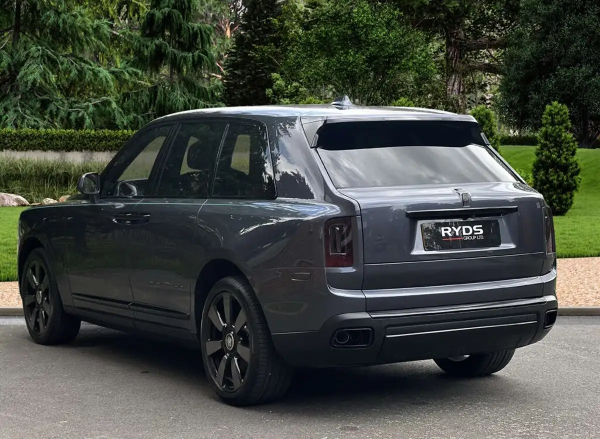 2022-rolls-royce-cullinan-675-big-5