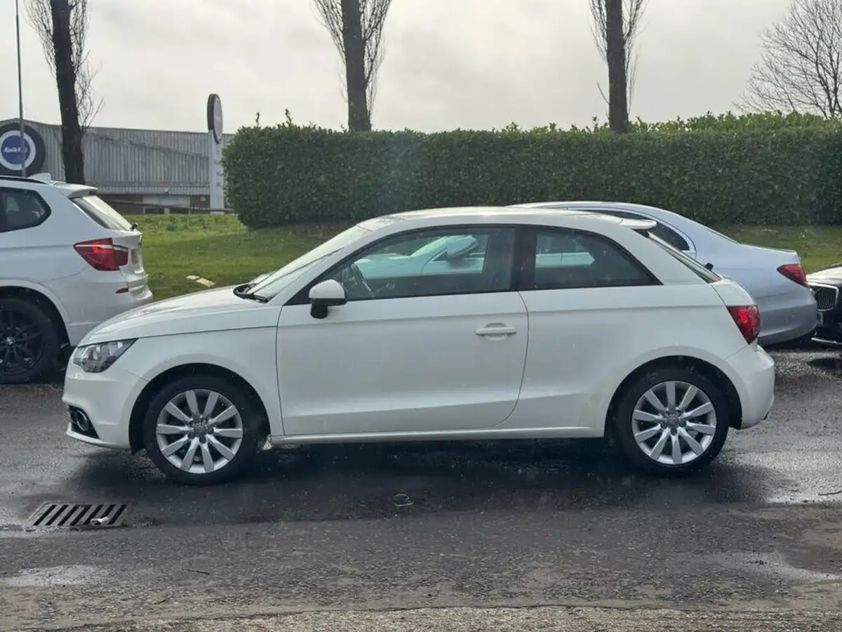 2012-audi-a1-big-6