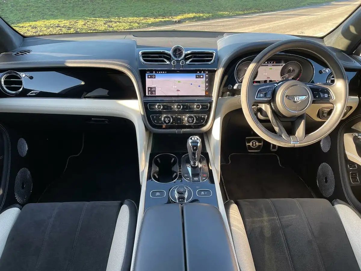 2021-bentley-bentayga-40-v8-big-34