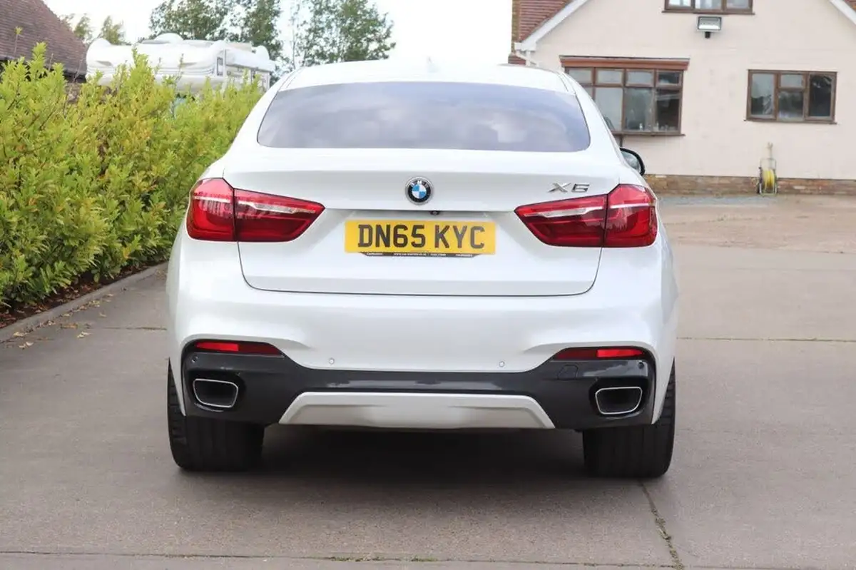 2015-bmw-x6-30td-xdrive30d-m-sport-big-16