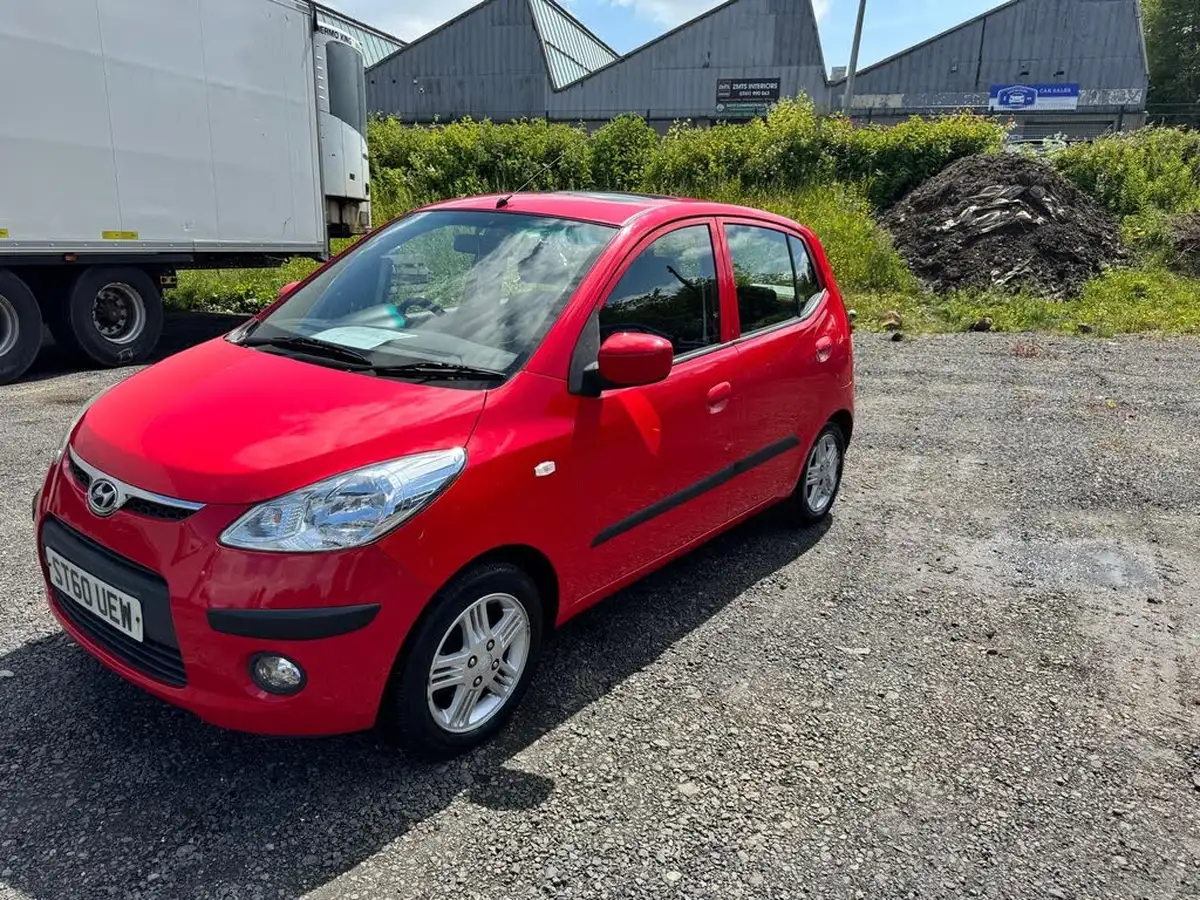 2011-hyundai-i10-12-style-76bhp-big-1
