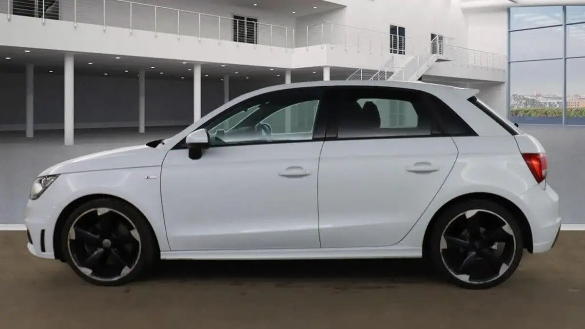 2013-audi-a1-20td-black-edition-sportback-5d-big-11