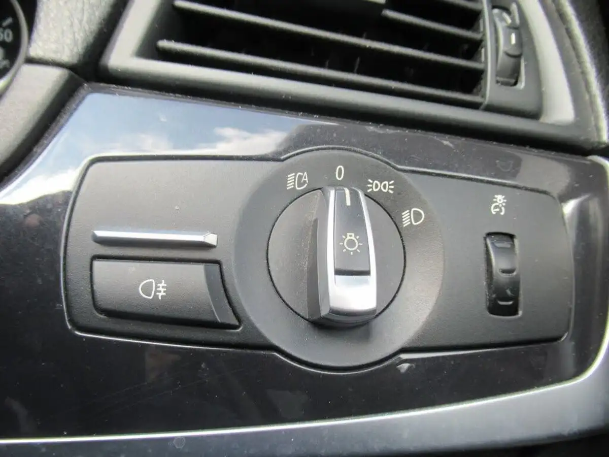 2013-bmw-5-series-20td-520d-se-184bhp-saloon-4d-big-29