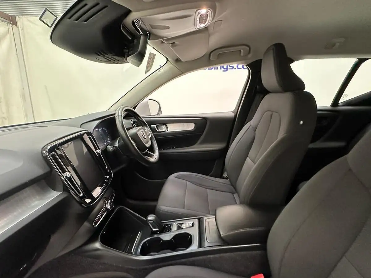 2020-volvo-xc40-20td-d3-momentum-geartronic-big-23
