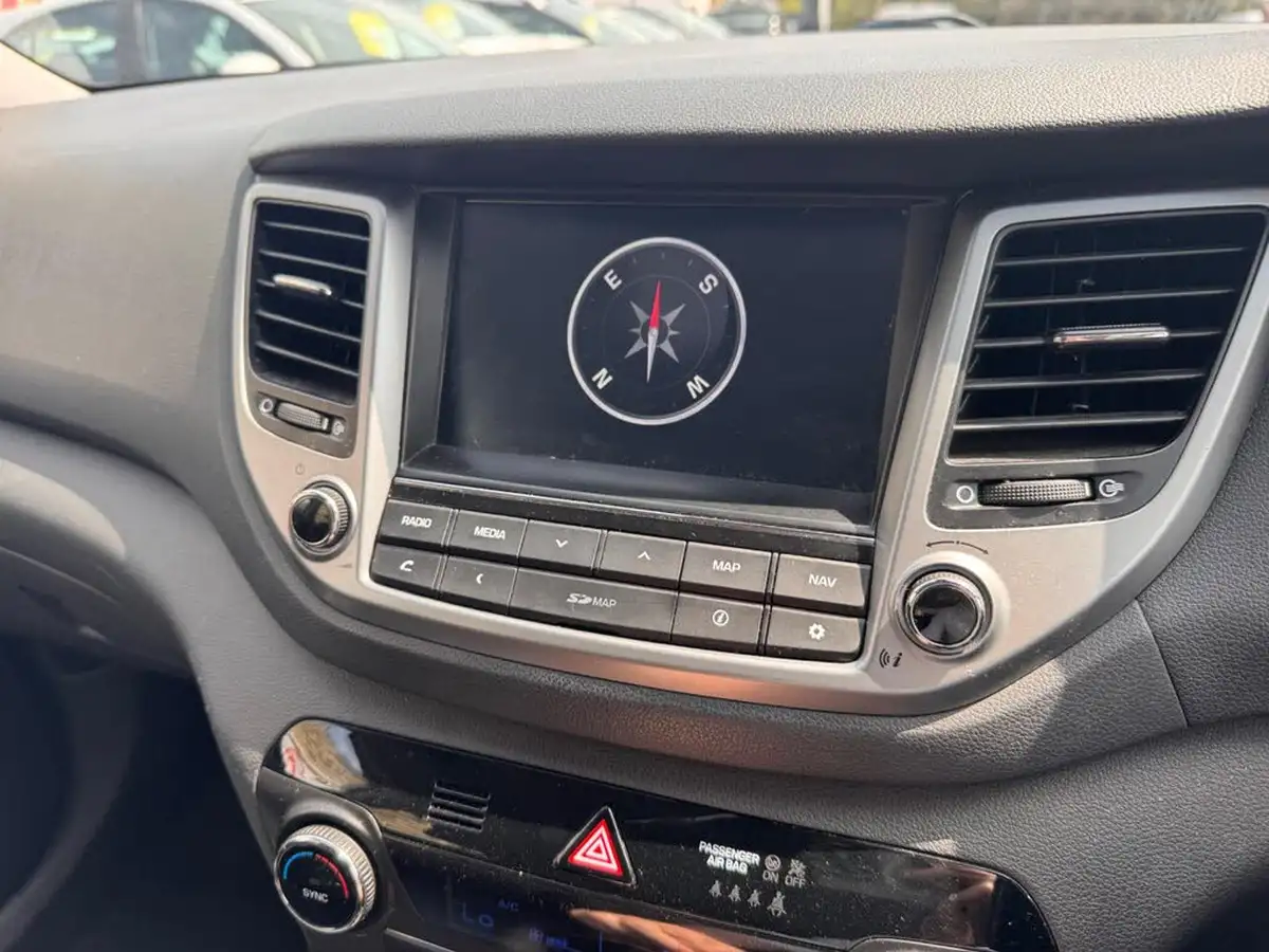2017-hyundai-tucson-17crdi-blue-drive-se-nav-116ps-big-11