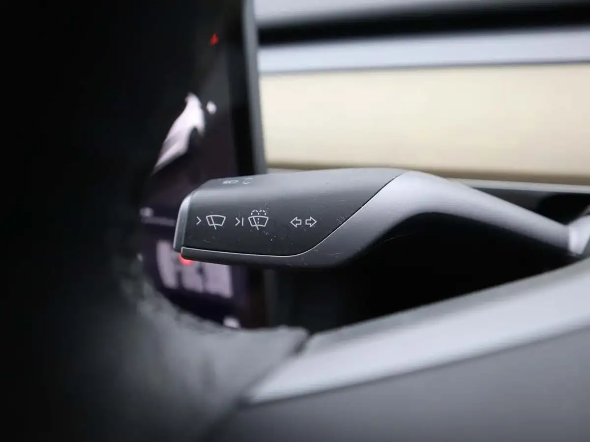 2022-tesla-model-3-e-rwd-big-36