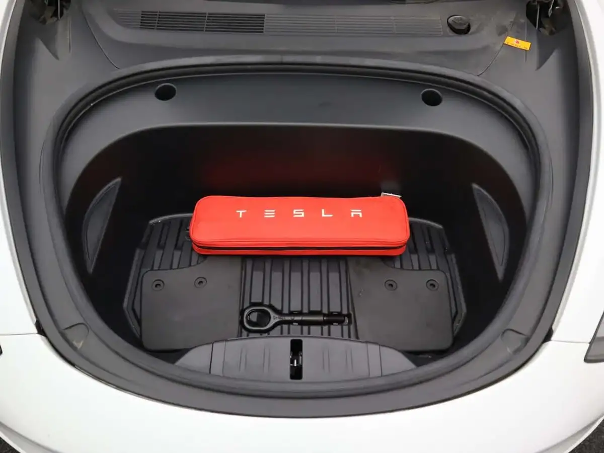 2022-tesla-model-3-e-rwd-big-12