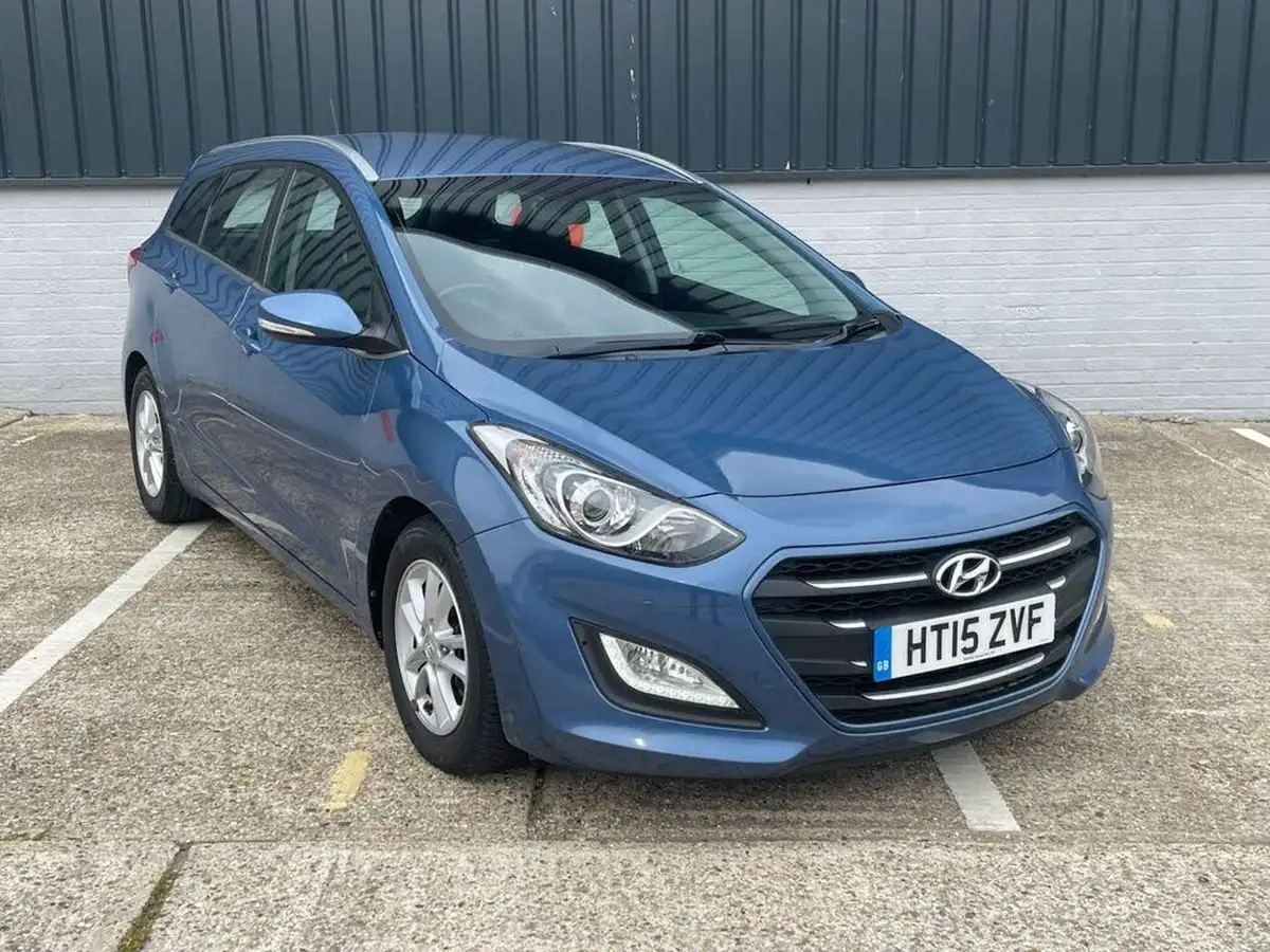 2015-hyundai-i30-16crdi-se-nav-110ps-tourer-big-75
