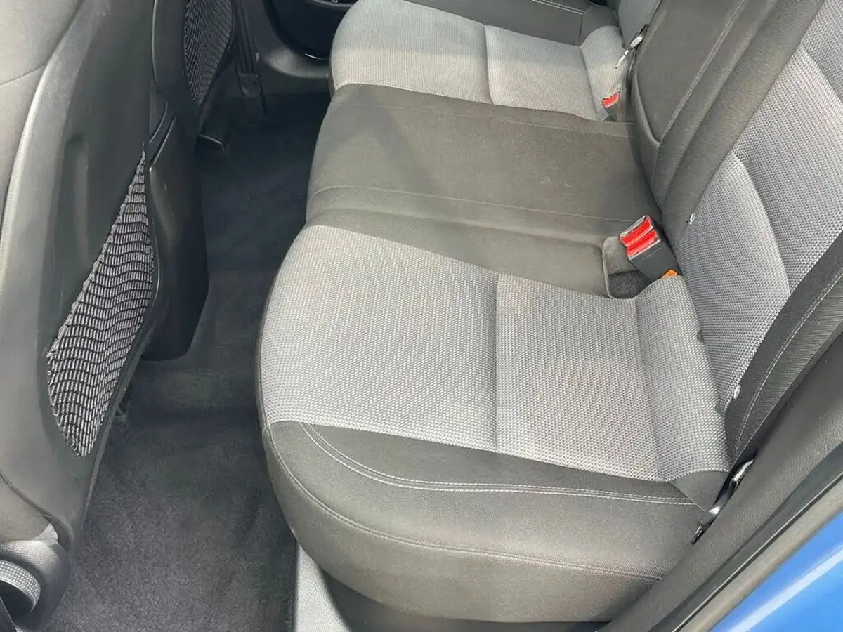 2015-hyundai-i30-16crdi-se-nav-110ps-tourer-big-47
