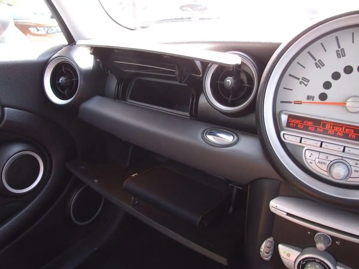 2010-mini-clubman-16-cooper-122bhp-big-42