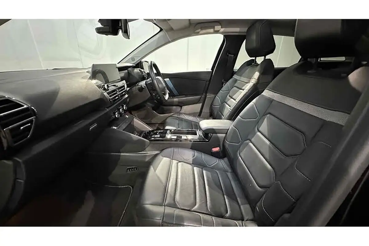 2022-citroen-c4-e-shine-plus-big-18
