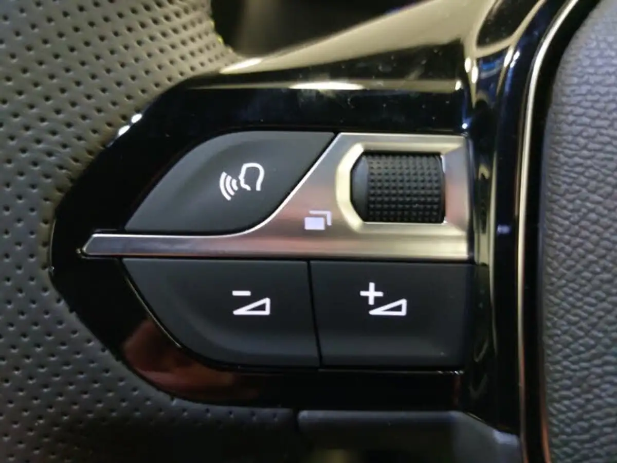2025-peugeot-2008-suv-e-gt-156ps-54kwh-big-13