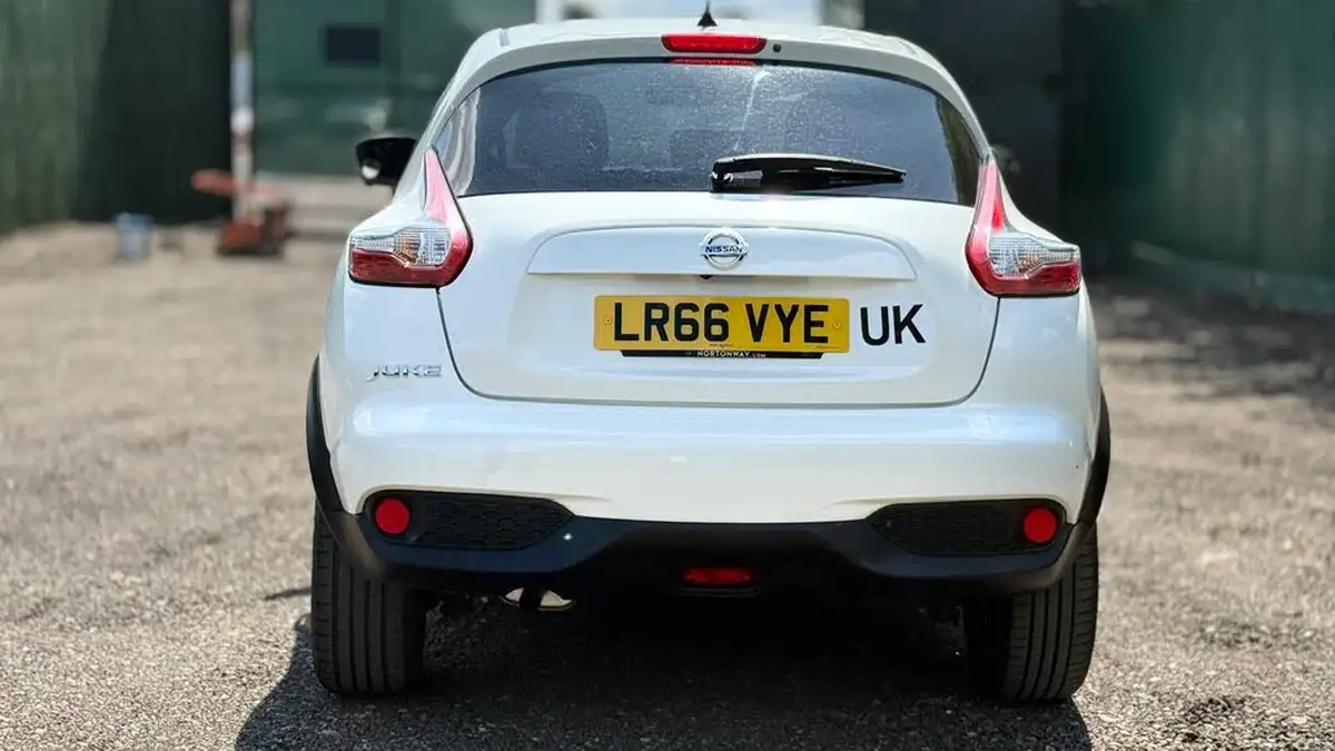 2016-nissan-juke-16-tekna-117ps-1598cc-xtronic-cvt-big-2