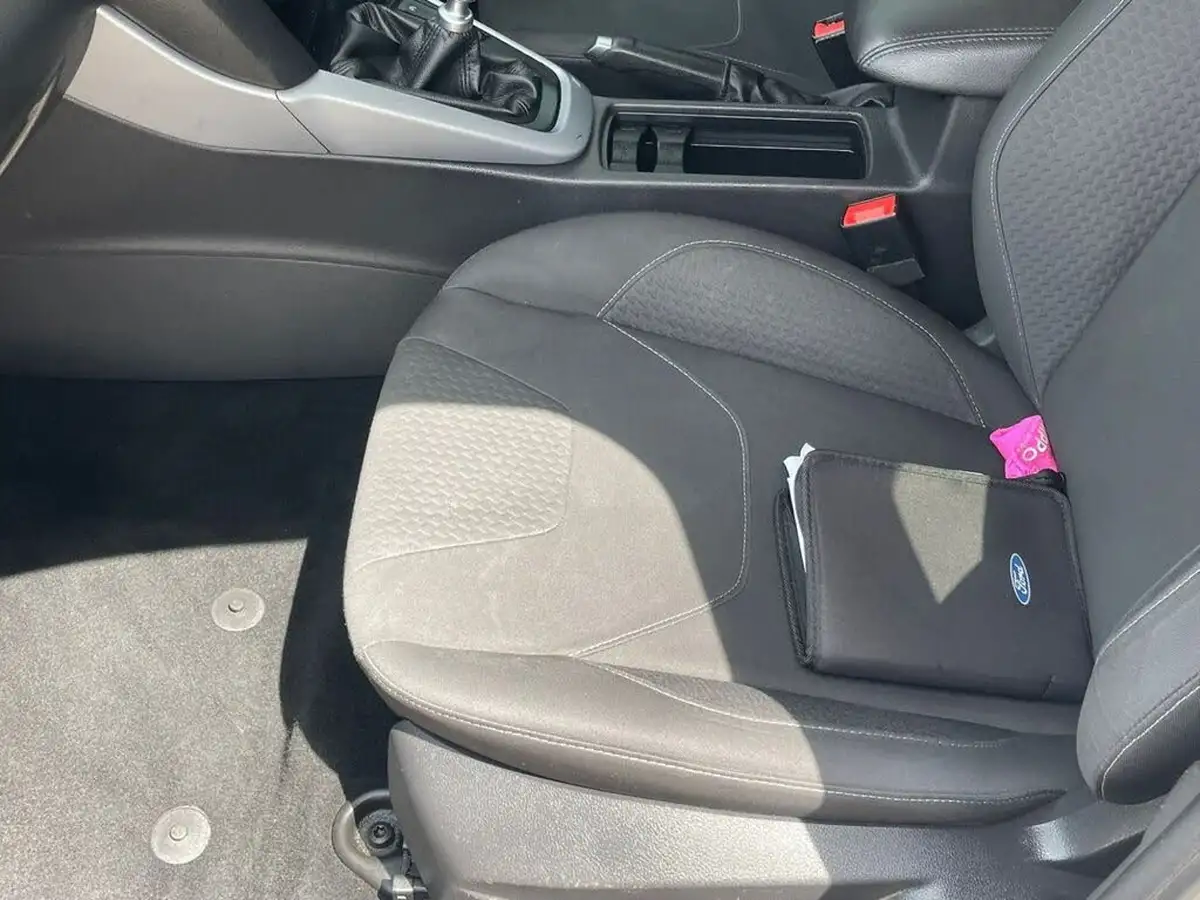 2015-ford-focus-10-zetec-t-125ps-hatchback-big-39