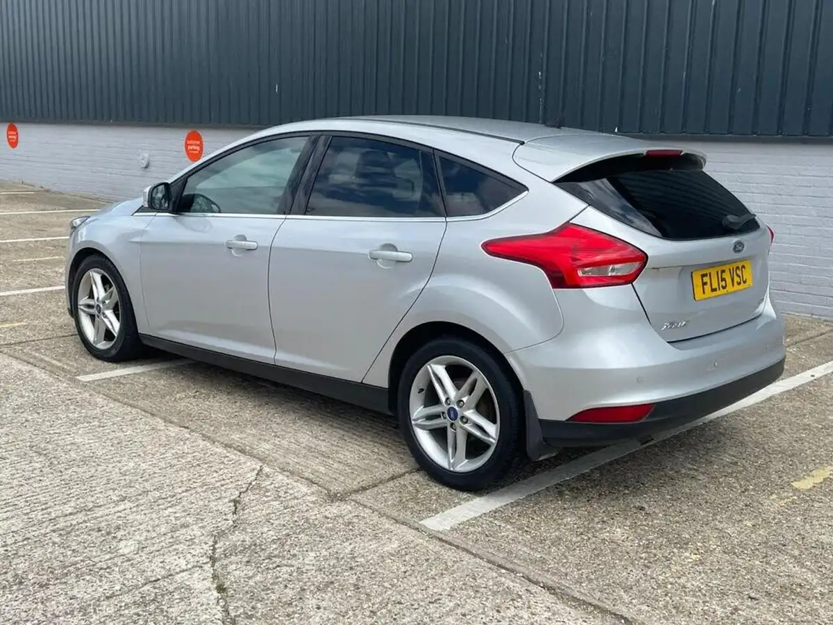 2015-ford-focus-10-zetec-t-125ps-hatchback-big-67