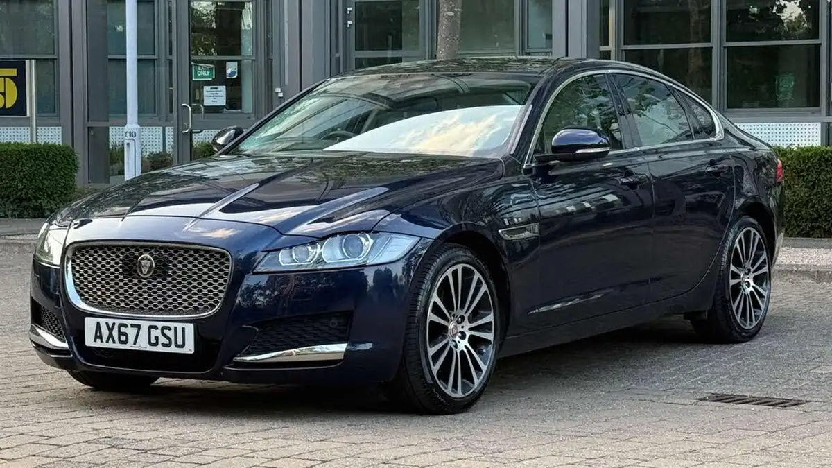 2017-jaguar-xf-20td-portfolio-240ps-awd-saloon-4d-1998cc-auto-big-2